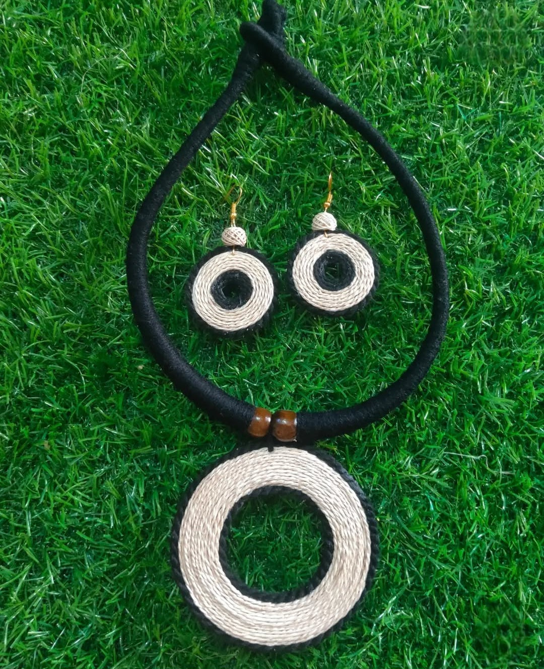Handcrafted Banana Fibre Circle Jewelry Set – Black & Natural - Made in Uttar Pradesh, India