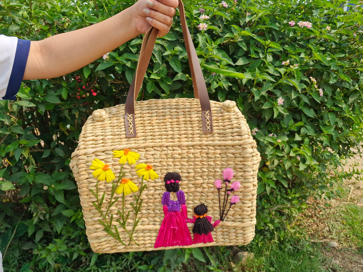 Handcrafted Kauna Grass Bag – Mother & Child Embroidery