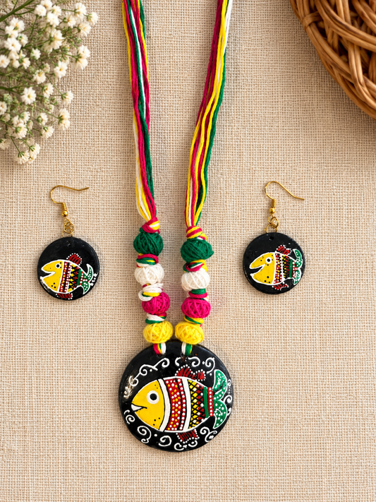 Handcrafted Coconut Shell Jewelry Set – Multicolour Folk Art Fish Design