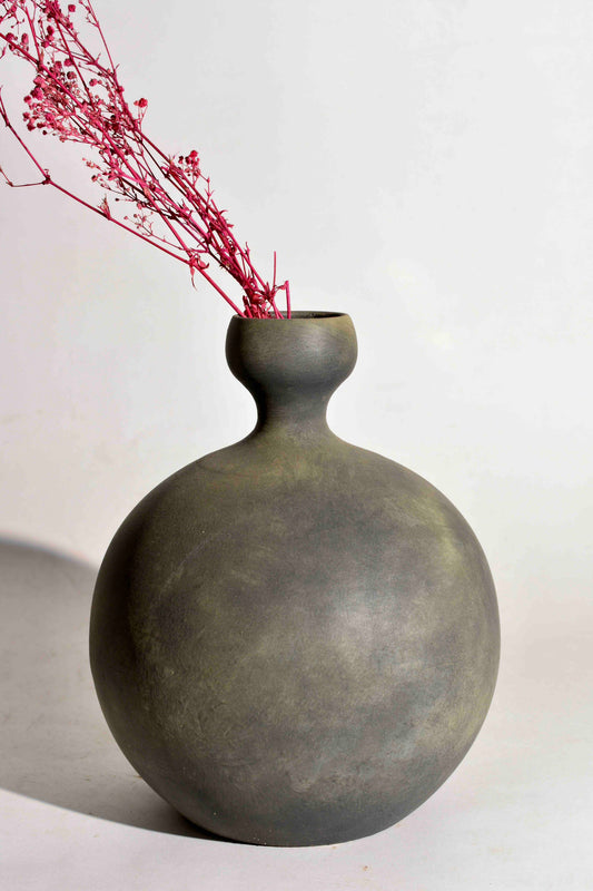 Eclipse Orb Vase – Sculpted Silence Collection