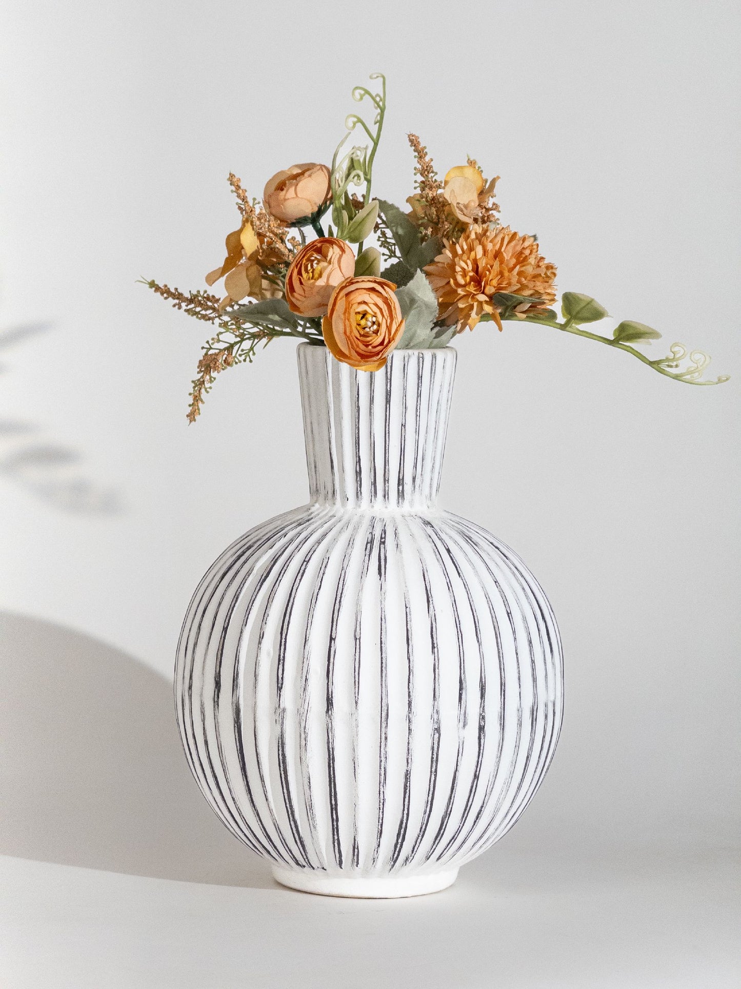 Ivory Ridge Vase - Organic Modern Collection