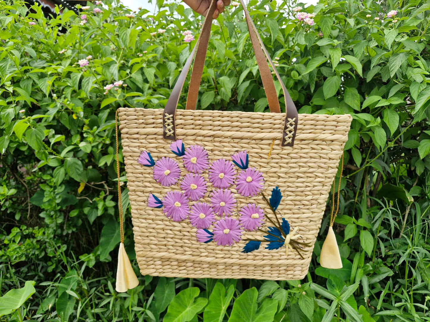 Handcrafted Kauna Grass Bag – Floral Embroidery