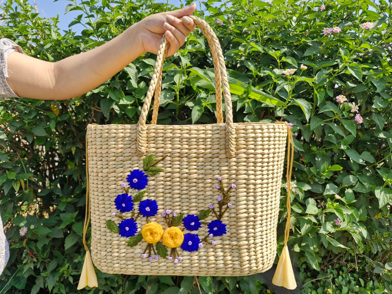 Handcrafted Kauna Grass Bag – Floral Embroidery